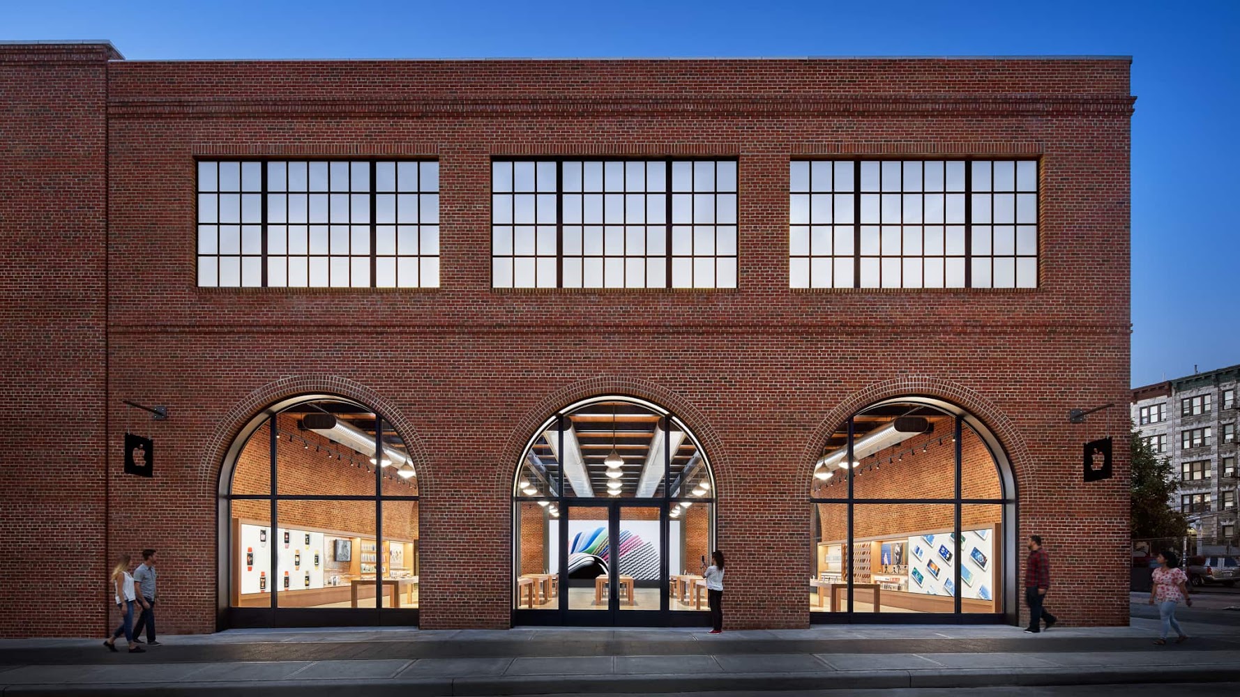 Apple Williamsburg in Brooklyn — photo 2